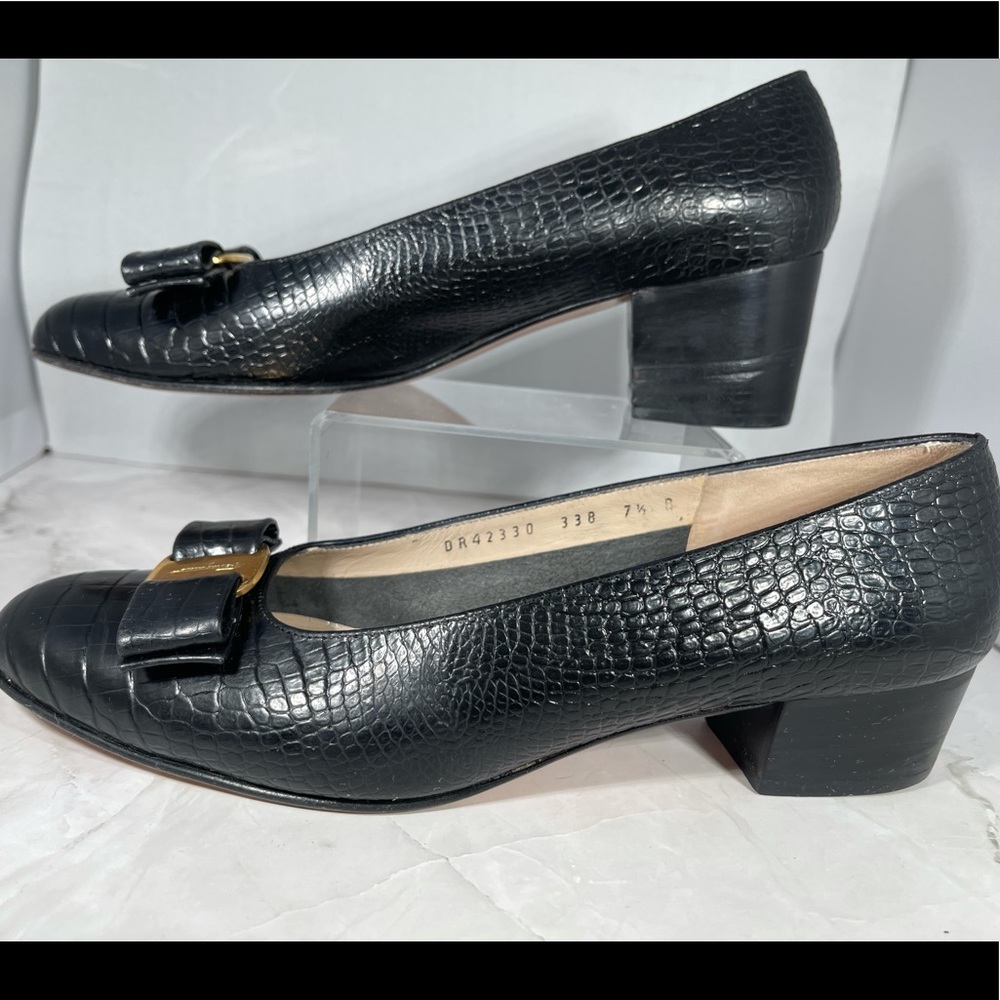 Salvatore Ferragamo Boutique Black Leather Kitten Heels (sz7.5B)